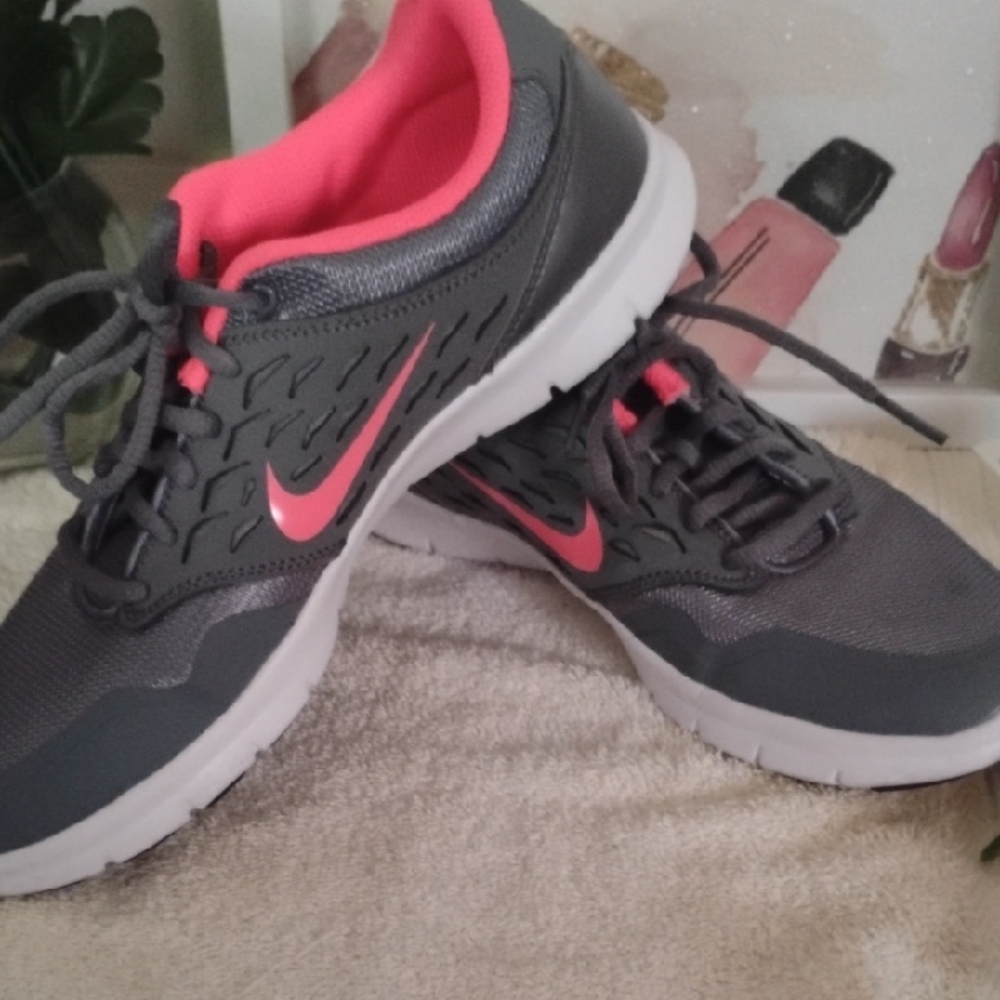 Nike Women's Athletic Shoes, Size 8.5